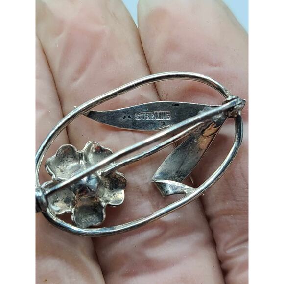 Vintage Sterling Silver Brooch 1 3/8" Flower. Marked 'Sterling' - Picture 7 of 10